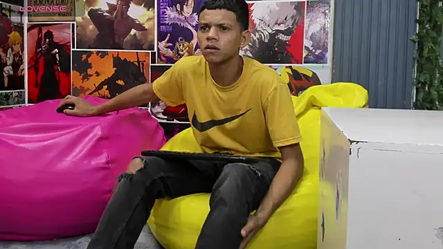 Snapshot of Jeffry_wolvess chatting on February 9, 12:30 pm Jeffry wolvess online show from February 9, 12:30 pm