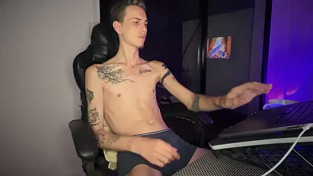 Den BlueXx online show from February 19, 1:45 am