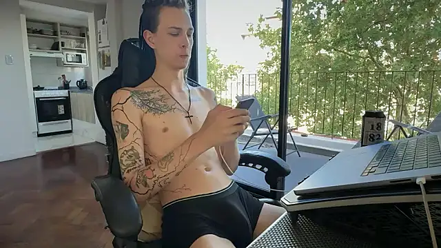 Den BlueXx online show from March 18, 7:50 pm