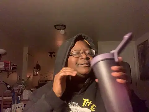 BigKittyRaven online show from January 3, 4:22 am