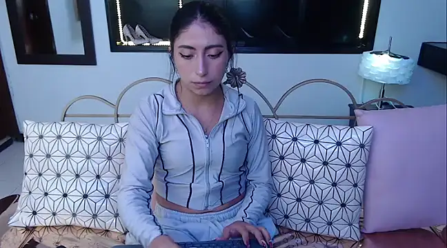 Snapshot of Angela_Diaz_ chatting on January 4, 3:28 pm Angela Diaz online show from January 4, 3:28 pm