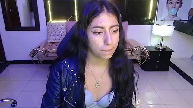 Snapshot of Angela_Diaz_ chatting on January 13, 12:35 pm Angela Diaz online show from January 13, 12:35 pm