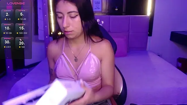 Snapshot of Angela_Diaz_ chatting on February 8, 11:55 am Angela Diaz online show from February 8, 11:55 am