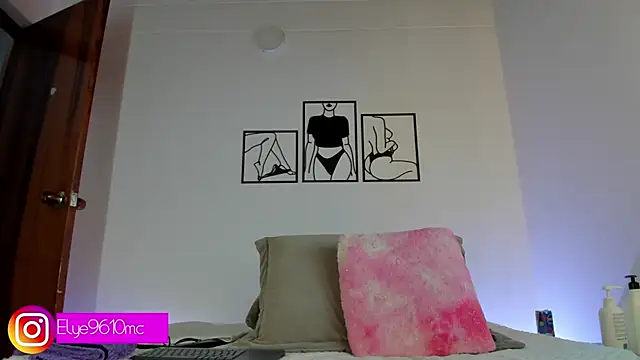 ellie mcdonald online show from October 6, 10:18 pm