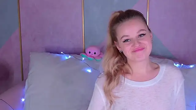 Snapshot of BeatriceEsmont chatting on January 13, 4:18 am BeatriceEsmont online show from January 13, 4:18 am