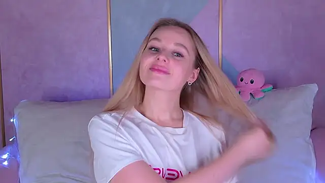 Snapshot of BeatriceEsmont chatting on January 14, 2:40 am BeatriceEsmont online show from January 14, 2:40 am