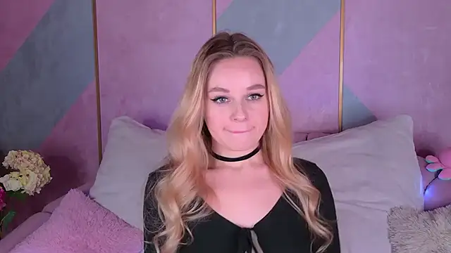 Snapshot of BeatriceEsmont chatting on January 22, 11:21 pm BeatriceEsmont online show from January 22, 11:21 pm