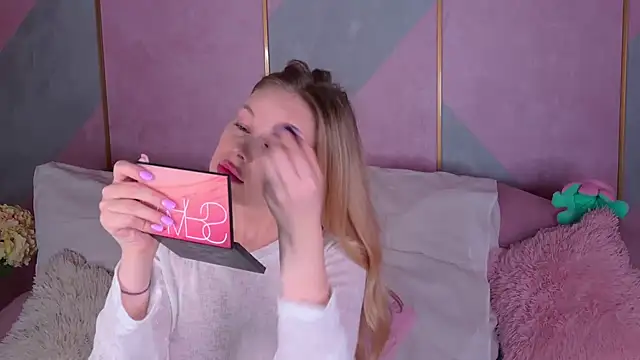 Snapshot of BeatriceEsmont chatting on January 24, 9:05 pm BeatriceEsmont online show from January 24, 9:05 pm