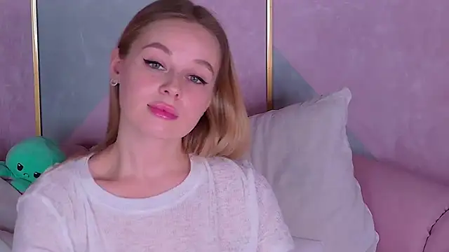 Snapshot of BeatriceEsmont chatting on January 29, 4:15 am BeatriceEsmont online show from January 29, 4:15 am