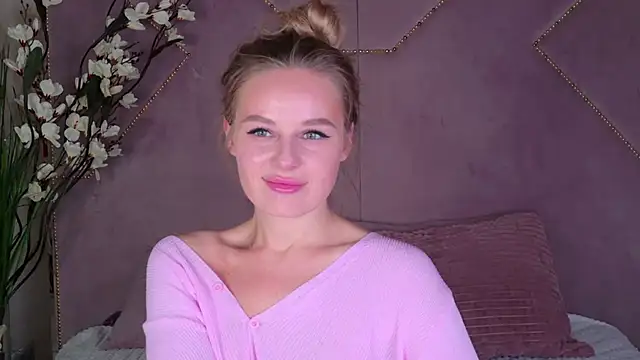 Snapshot of BeatriceEsmont chatting on February 24, 8:36 pm BeatriceEsmont online show from February 24, 8:36 pm