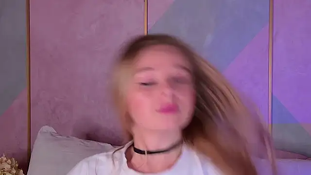 Snapshot of BeatriceEsmont chatting on March 7, 12:58 am BeatriceEsmont online show from March 7, 12:58 am