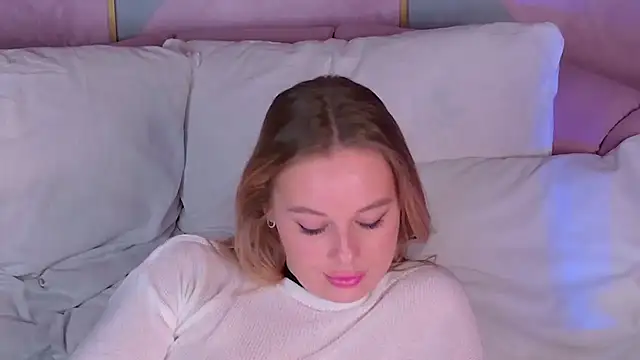 Snapshot of BeatriceEsmont chatting on March 9, 3:43 am BeatriceEsmont online show from March 9, 3:43 am