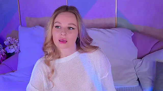 Snapshot of BeatriceEsmont chatting on March 10, 8:45 pm BeatriceEsmont online show from March 10, 8:45 pm