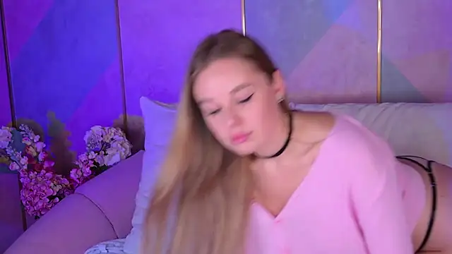 Snapshot of BeatriceEsmont chatting on March 21, 1:02 am BeatriceEsmont online show from March 21, 1:02 am