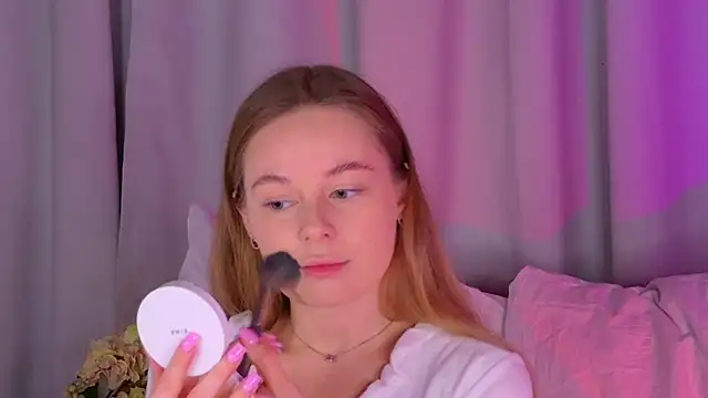 Snapshot of BeatriceEsmont chatting on September 18, 7:38 pm BeatriceEsmont online show from September 18, 7:38 pm