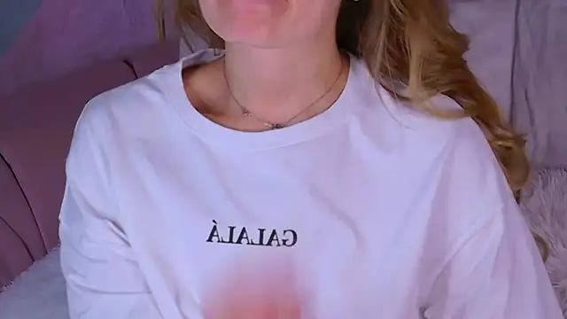 Snapshot of BeatriceEsmont chatting on October 11, 7:23 pm BeatriceEsmont online show from October 11, 7:23 pm