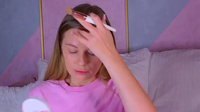 Snapshot of BeatriceEsmont chatting on October 16, 7:26 pm BeatriceEsmont online show from October 16, 7:26 pm