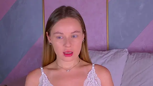 Snapshot of BeatriceEsmont chatting on October 23, 7:23 pm BeatriceEsmont online show from October 23, 7:23 pm