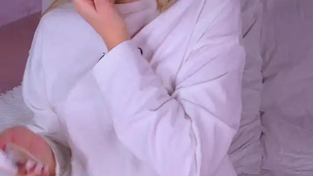 Snapshot of BeatriceEsmont chatting on October 27, 7:29 pm BeatriceEsmont online show from October 27, 7:29 pm