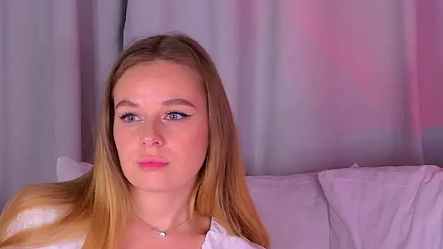 Snapshot of BeatriceEsmont chatting on November 9, 2:54 am BeatriceEsmont online show from November 9, 2:54 am