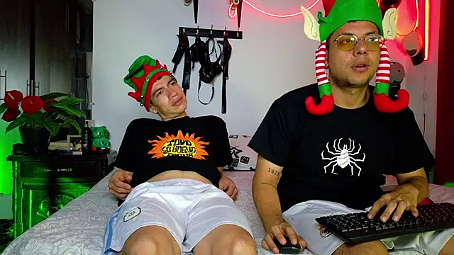 Snapshot of Nymphobuddies chatting on December 21, 3:14 am Nymphobuddies online show from December 21, 3:14 am