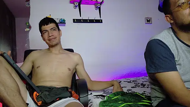 Snapshot of Nymphobuddies chatting on November 24, 10:42 pm Nymphobuddies online show from November 24, 10:42 pm