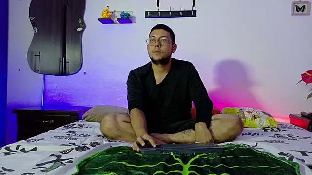 Snapshot of Nymphobuddies chatting on November 26, 7:37 pm Nymphobuddies online show from November 26, 7:37 pm