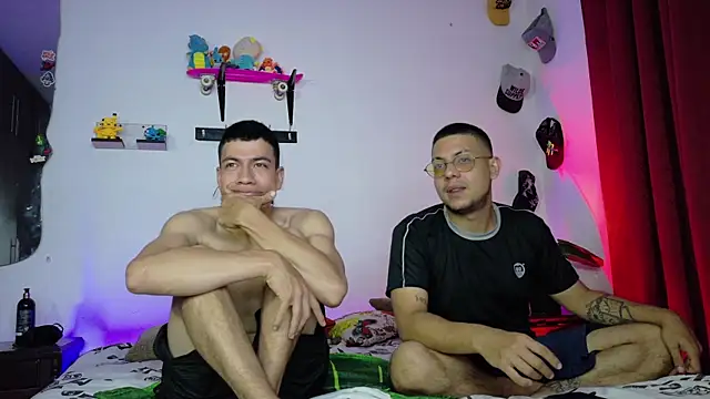 Snapshot of Nymphobuddies chatting on December 2, 3:23 am Nymphobuddies online show from December 2, 3:23 am