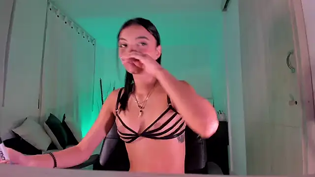 Snapshot of AnabelWolf chatting on January 10, 1:10 am AnabelWolf online show from January 10, 1:10 am