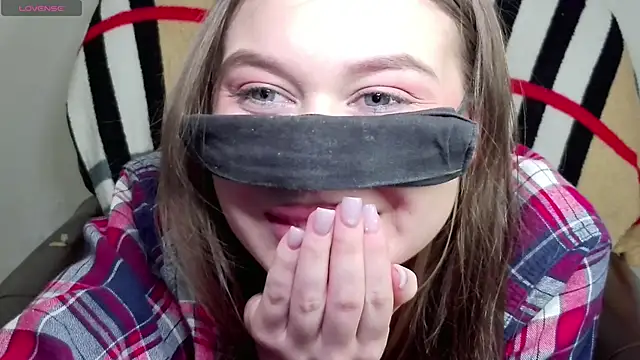 Mikki5P online show from February 21, 9:11 pm