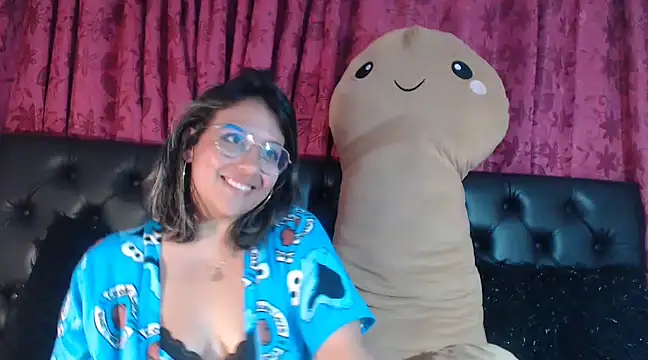 Snapshot of Pandoracherry chatting on January 12, 9:30 am Pandoracherry online show from January 12, 9:30 am