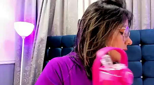 Snapshot of Pandoracherry chatting on February 21, 9:24 am Pandoracherry online show from February 21, 9:24 am