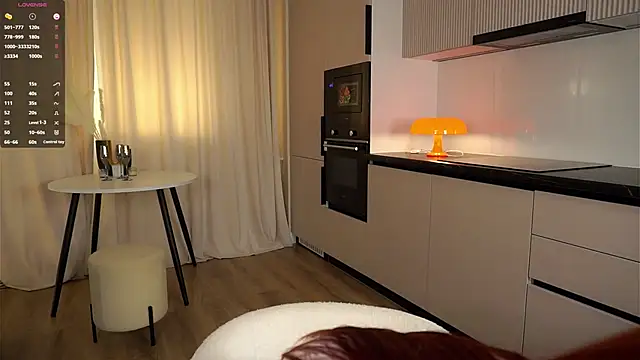 AnnisCharlton online show from December 17, 1:16 pm