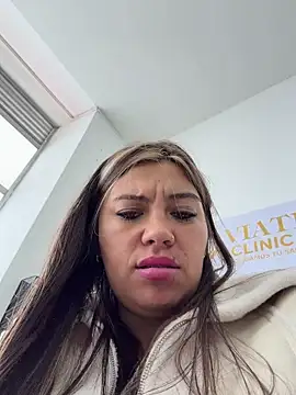 Snapshot of LIZ-06_ chatting on July 21, 1:35 pm LIZ-06 online show from July 21, 1:35 pm