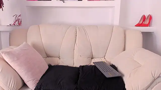 Radiant Naomi online show from December 16, 12:32 pm