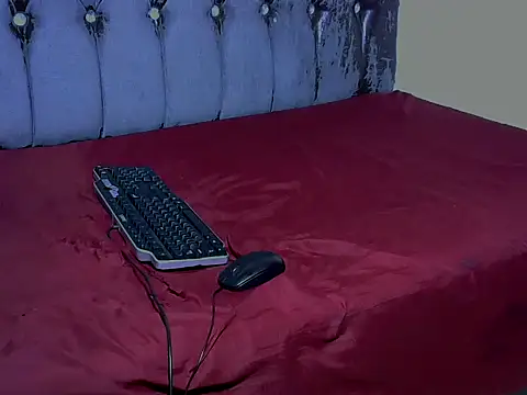 Snapshot of BrikySlut chatting on December 10, 9:00 pm BrikySlut online show from December 10, 9:00 pm