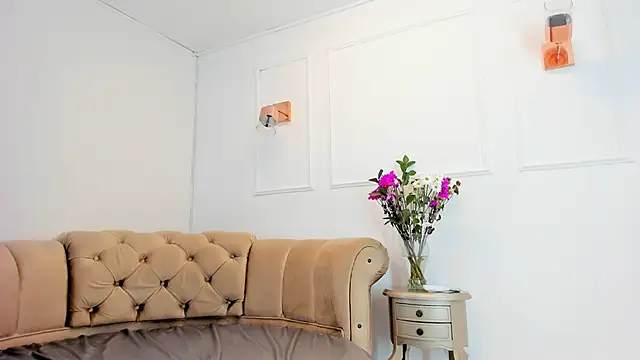 briannaduque online show from February 21, 7:21 pm