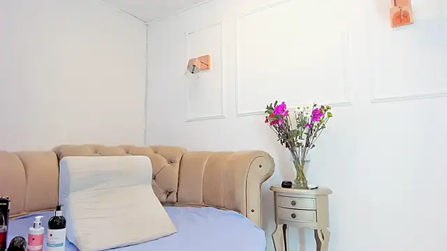 briannaduque online show from February 22, 12:40 pm