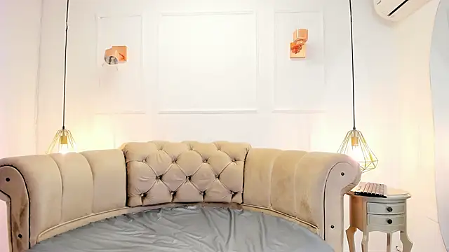 briannaduque online show from February 26, 1:08 pm