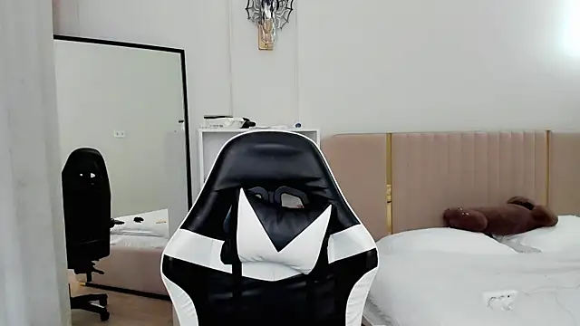 may mia online show from November 12, 3:40 am