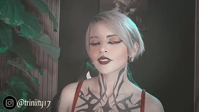 Snapshot of Trinity___s chatting on January 1, 2:09 am Trinity s online show from January 1, 2:09 am