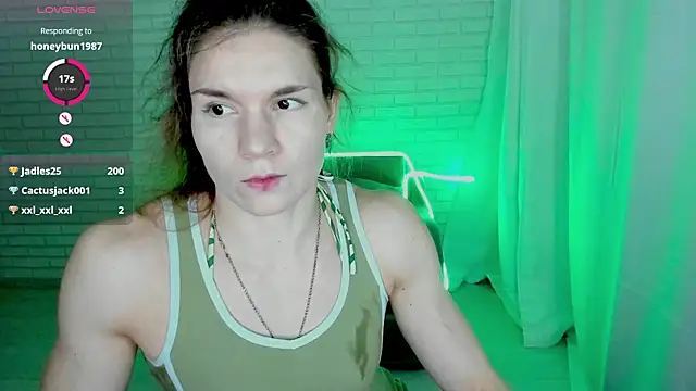 Snapshot of Lisa_Ray chatting on January 21, 5:27 am Lisa Ray online show from January 21, 5:27 am