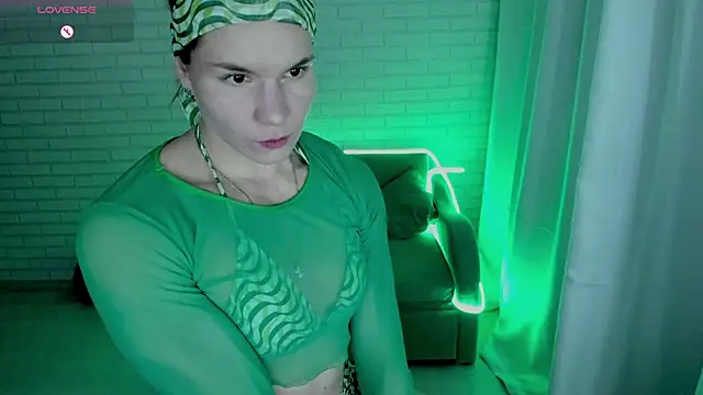 Snapshot of Lisa_Ray chatting on February 17, 3:36 am Lisa Ray online show from February 17, 3:36 am