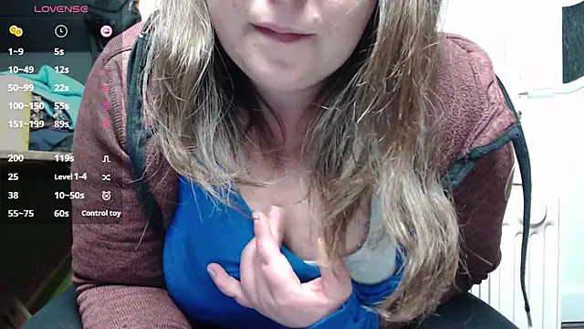 Snapshot of KasiaPrivat chatting on December 18, 5:31 pm KasiaPrivat online show from December 18, 5:31 pm