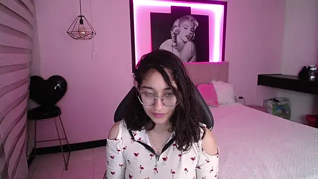 Snapshot of Lili_Gomez_ chatting on December 21, 12:38 pm Lili Gomez online show from December 21, 12:38 pm