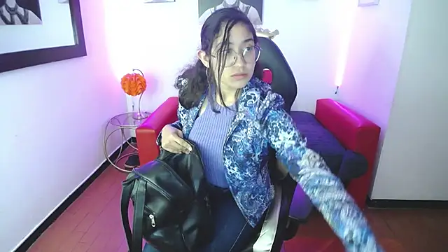 Snapshot of Lili_Gomez_ chatting on January 21, 6:45 pm Lili Gomez online show from January 21, 6:45 pm