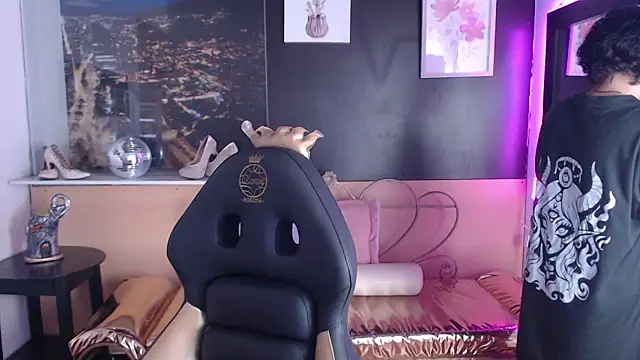 Lili Gomez  online show from October 24, 2:02 pm