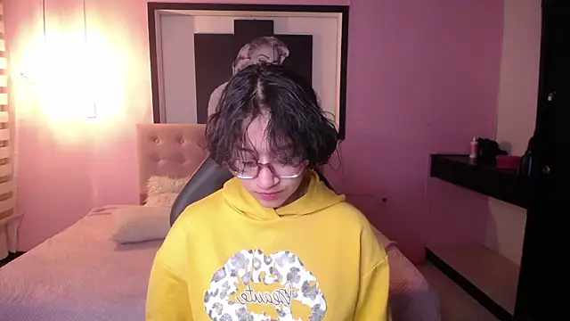 Lili Gomez  online show from November 9, 1:20 pm