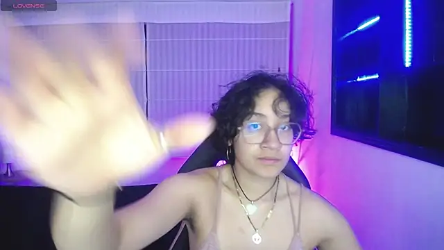 Lili Gomez  online show from November 27, 2:08 pm