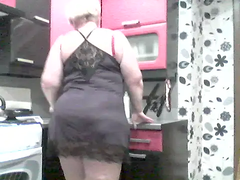 Snapshot of Lisa_Suzie chatting on November 3, 3:13 pm Lisa Suzie online show from November 3, 3:13 pm